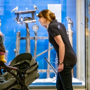 Baby im Museum