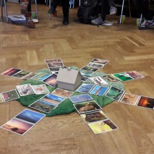 Bilder die auf dem Boden liegen