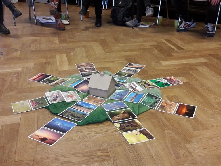 Bilder die auf dem Boden liegen