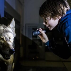 Kind mit Taschenlame