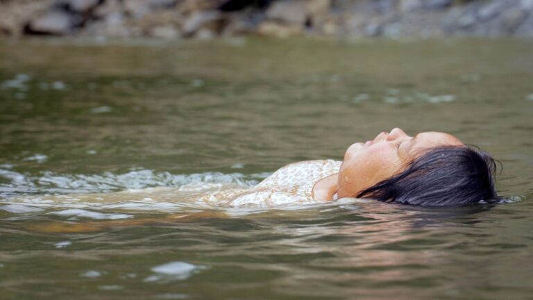 Frau im Wasser
