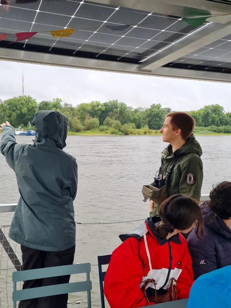 Menschen auf einem Boot